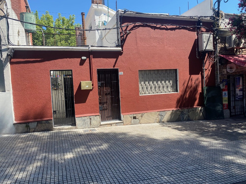 Martín García Casi Bv Artigas Próximo Tres Cruces Habitación Con Algunos Muebles En Planta Alta Uso De Parrillero 