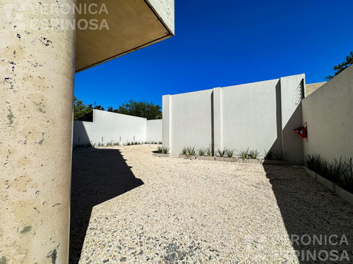 Departamento De Dos Ambientes Con Cochera, En Venta- Ituzaingó Sur