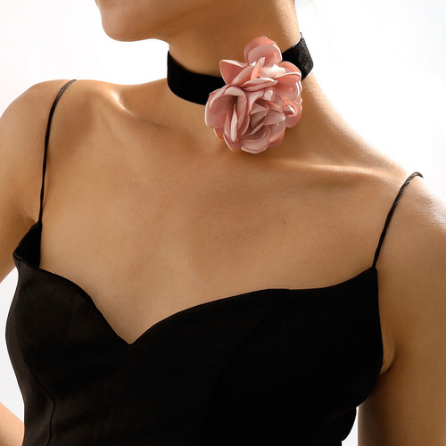 Elegante Y Romántico Collar De Tela Flocada Con Rosas