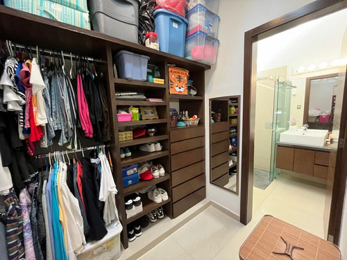 Casa En Venta En Costa De Oro, 4 Recámaras Cada Una Con Baño, Una De Ellas En Planta Baja, Alberca Y Jardín En Boca Del Río, Veracruz