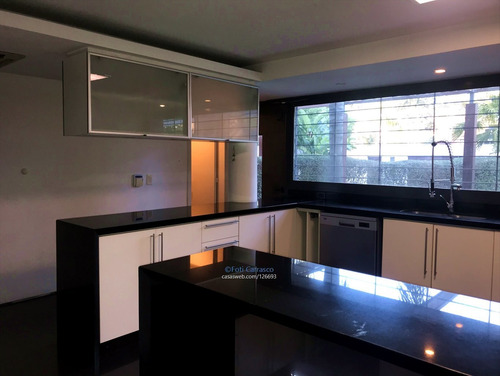 Imagen 5 de 22 de Extraordinaria Residencia Sobre Almirante Harwood