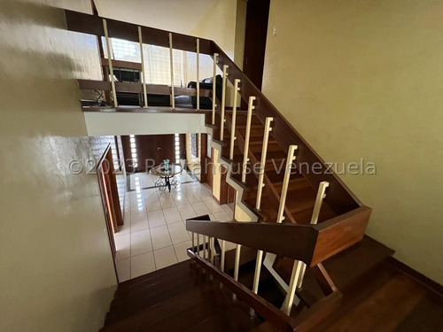 Ss: Vende Casa 23-19071 En Prados Del Este De 640 M2, 6h/6b/5pe