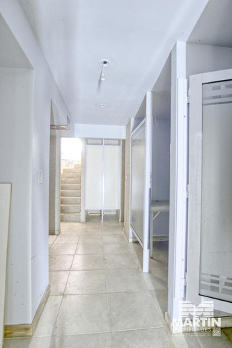 Local De 170 M2 Cubiertos, 2 Baños, 2 Subsuelos Y Jardín, A Metros De Alvear.