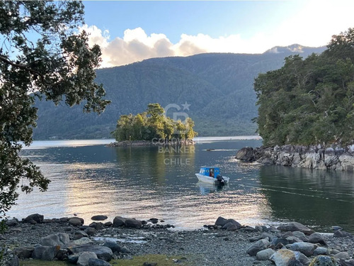 Paraíso En Isla Llancahue, Hualaihue Patagonia Chilena