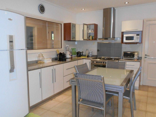 Chalet Moderno, En Dos Plantas, De 4 Dormitorios, Doble Gara