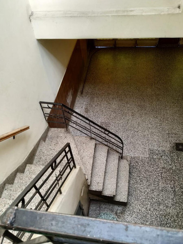 Casa En Venta - 2 Dormitorios 2 Baños - Cochera - 200mts2 - Lanús