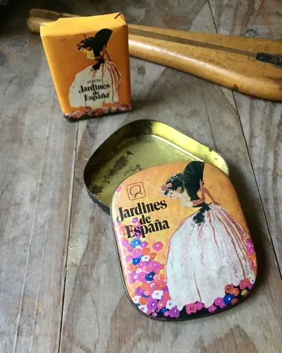 Antigua Latita Con Su Jabón Jardines De España