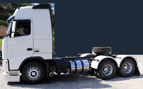 Imagem 3 de 10 de Volvo - Fh 460 - 6x2 - 2014 - Branco - Teto Alto - Filé.