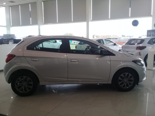 Imagen 14 de 16 de Chevrolet Onix 1.4 Black Edition 1.4 Manual 2022