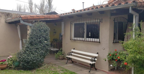 Casa  En Venta Ubicado En Ciudad Jardin, Tres De Febrero, G.b.a. Zona Oeste