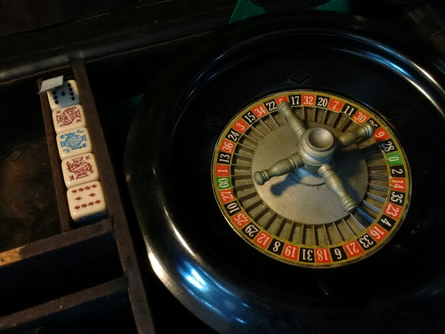 Ruleta Portátil Con Domino Y Cubilete