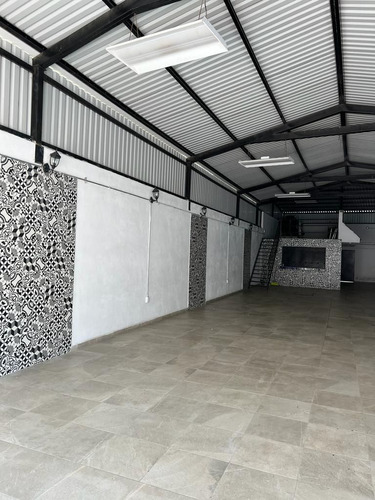 Se Vende Salón De Fiestas , En