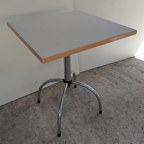 Mesa Tipo Bar, Pie De Hierro Niquelado, Tapa Madera 60x60cm (Usado)