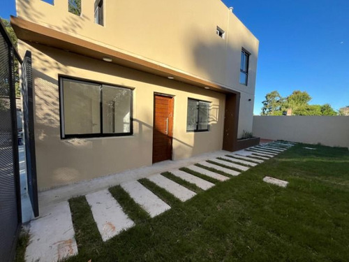 Casa 3d 2b A Metros Del Mar Con 2 Cocheras