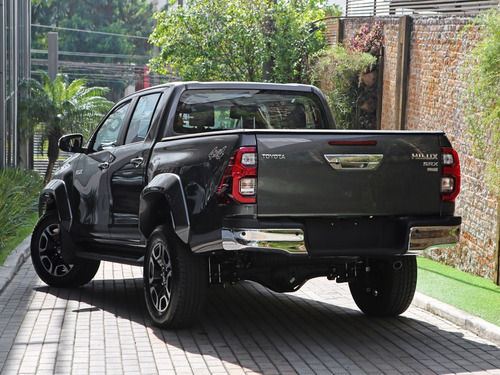 Toyota Hilux 2.8 D-4D TURBO DIESEL CD SRX PLUS 4X4 AUTOMÁTICO
