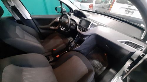 Imagen 13 de 15 de Peugeot 208 Allure
