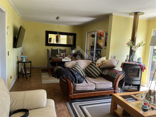 Casa En Venta De 6 Dorm. En La Florida