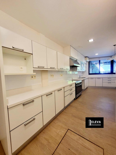 Vendo Espectacular Casa Sobre Avenida Con Salida A 2 Calles
