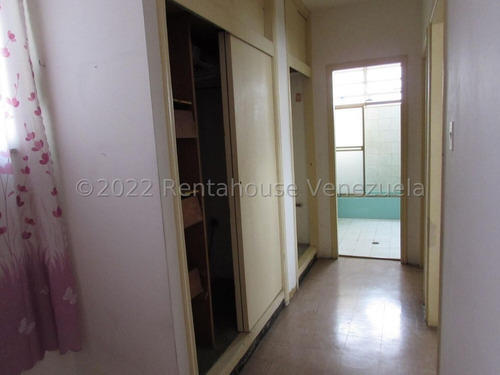 Imagen 14 de 17 de Claudia Lopez Vende Apartamento En Los Palos Grandes Mls #22-21541