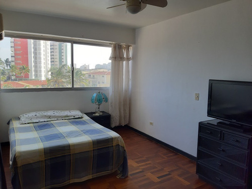 Imagen 5 de 13 de En Costa Azul Se Presenta Una Potencial Oportunidad De Un Apartamento Con Vista Y Salida Directa Al Mar.