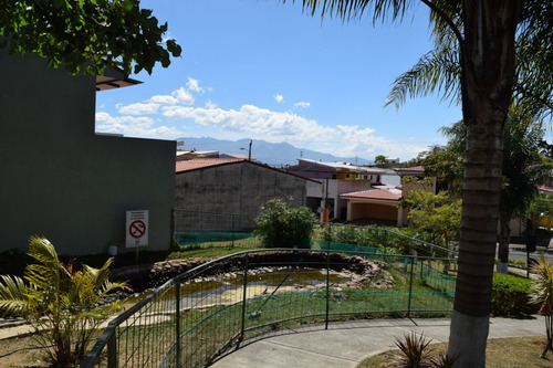 Venta Lote En Montes De Oca, Condominio Lomas Montes De Oca, Este Lote Tiene Mas Altura Lo Que Permite Que Tenga Vista Y Esta En Calle Sin Salida Es Mas Privado