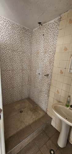 Casa De 2 Quartos Com Edícula
