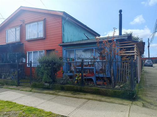 Casa En Venta De 4 Dorm. En Frutillar