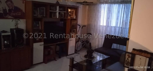 Sp  Cómodo Apartamento En  Venta En  Centro Barquisimeto  Lara, Venezuela. 3 Dormitorios  2 Baños  98.5 M² 