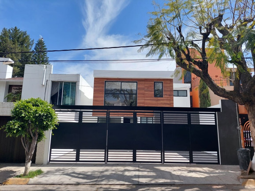 Casa En Venta Remodelada En Jardines De La Florida Satélite, Vigilancia, 3 Recámaras 3 Atuos