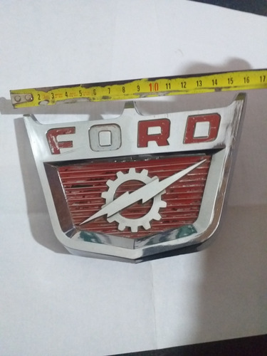 Insignia Capot F100 Loba Impecable! (Usado)