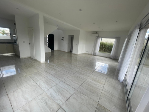 Casa En Venta- Barrio Santa Juana- Canning