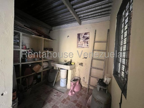 Amplio Y Moderna Casa De 2 Niveles En Venta Cabudare. Urbanizacion Valle Hondo 25-15492 As-f
