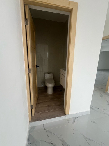 Penthouse De 3 Habitaciones En El Ensanche Ozama 4to Piso Sin Ascensor Cosnta De 250 Metros Y Terraza