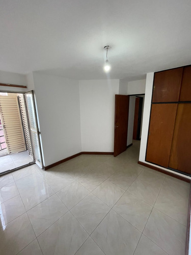 Departamento 2 Dormitorios Con Balcon En Alquiler - B° Centro