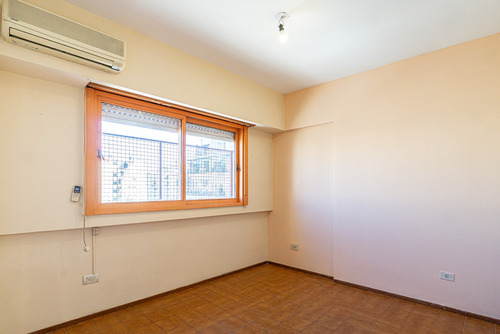 Venta. Dos Ambientes Con Balcon Y Lavadero. Villa Crespo