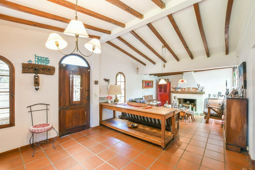 Casa De 4 Dormitorios En Venta - Reciclada - Alberdi