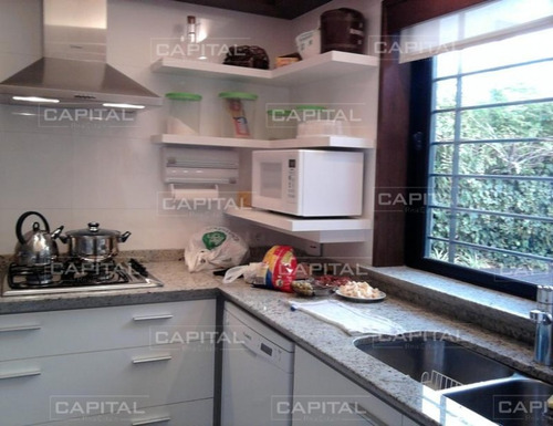 Venta Y Alquiler De Temporada. Linda Casa Con Piscina A Pasos De La Playa Mansa. Punta Del Este- Ref: 24862