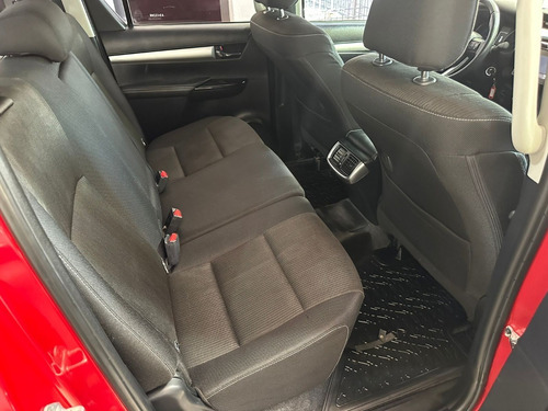 Imagen 10 de 14 de Toyota Hilux (l16) 2.8 C/d 4x4 Tdi Srv 177cv