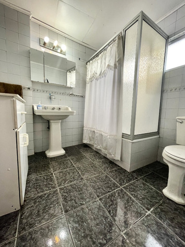Rebajada !!!!!vendo Amplia Casa De Dos Niveles En Valparaíso