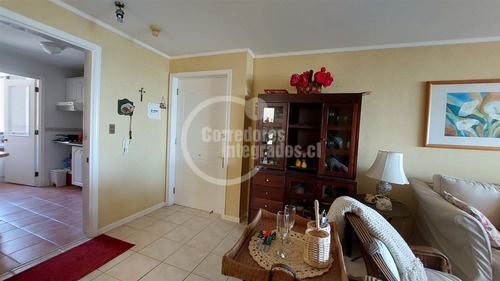 Departamento En Arriendo De 3 Dormitorios. En Santo Domingo