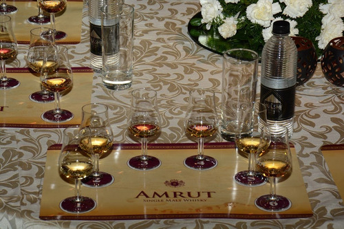 Imagen 5 de 8 de Whisky Single Malt Amrut Fusion India 700ml En Estuche