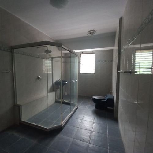 Imagen 10 de 15 de Linda Santos Alquila Apartamento De 300m2 En Altos Del Parral Con Planta 100%. 0414 4150107
