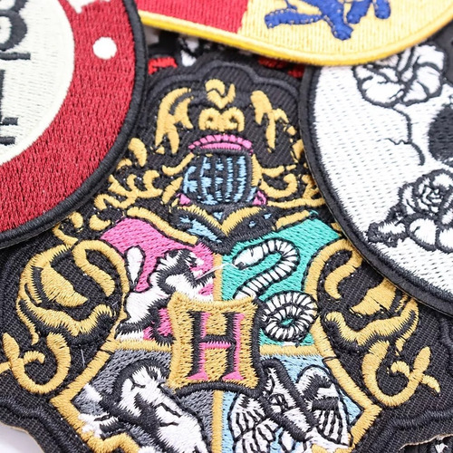 Imagen 7 de 8 de Set 5 Parche Insignia Harry Potter Hogwarts Gryffindor