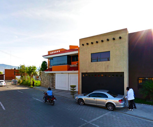Casa En Venta De Dos Niveles Ubicada En Aquiles Serdan, Puebla