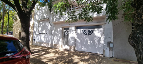 Casa En Venta Cuatro Dormitorios - Calle 16 E/ 55 Y 56 - La Plata 