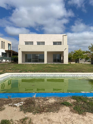 Casa En Venta En Barrio El Canton Golf Sobre La Herradura Lote Al 300