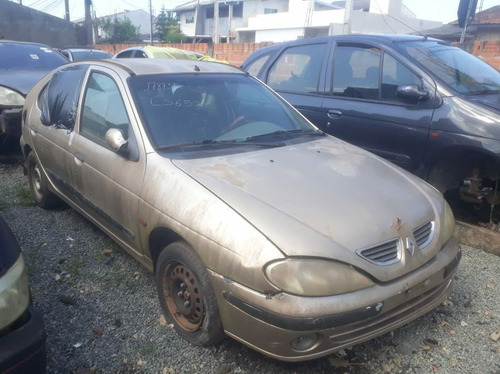 (18) Sucata Renault Megane 1.6 16 V 2001 ( Retirada Peças)