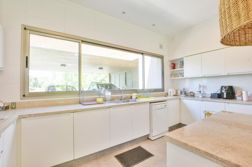 Casa De 5 Dormitorios En Venta Con Pileta - Barrio Cerrado - Aldea