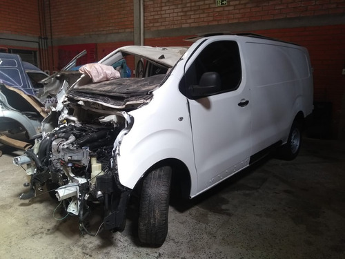 Expert E Jumpy Baixado No Detran Para Retirada De Peças