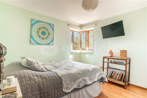 Casa En Venta De 5 Dorm. En Macul